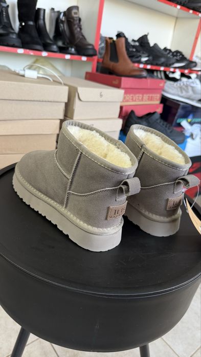 Угги з натуральноі замші з натуральним хутром всередині