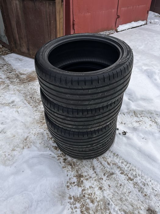 Літня резина nokian 235.40 18 в гарному стані