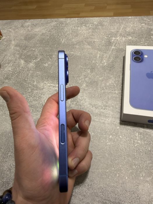 iPhone 16 Ultramarine 128 GB  Stan idealny Bateria 100%