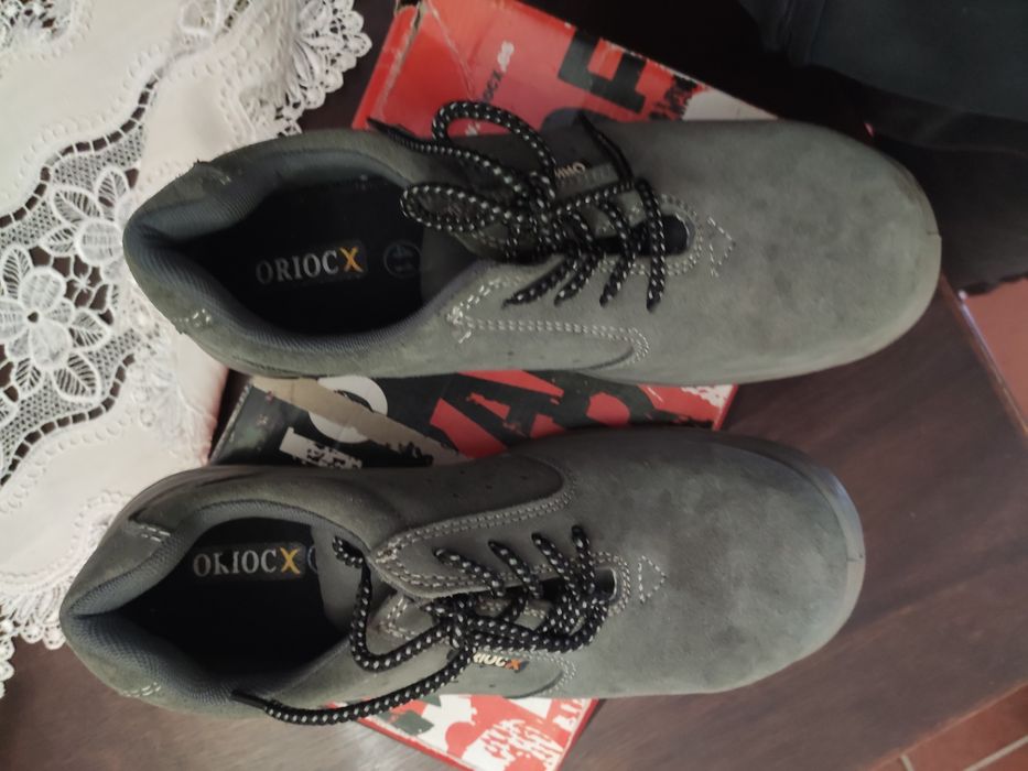 Botas de trabalho novas