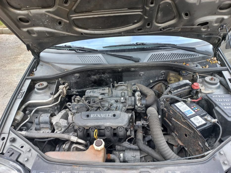 Renault clio 1.2 gasolina 2001