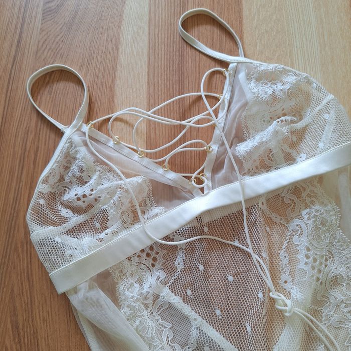 Biała koronkowa halka plus stringi Intimissimi S/M