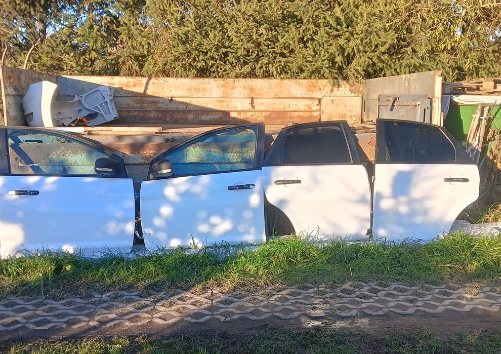 Ford focus MK2 HB drzwi  kpl 4 szt za wszystko