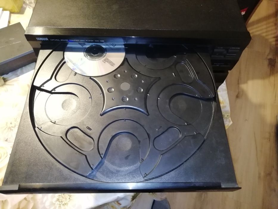 YAMAHA amplituner RX-V692 + CD odtwarzacz CDC-565