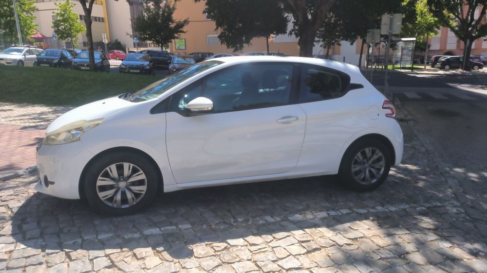 Automóvel Peugeot 208