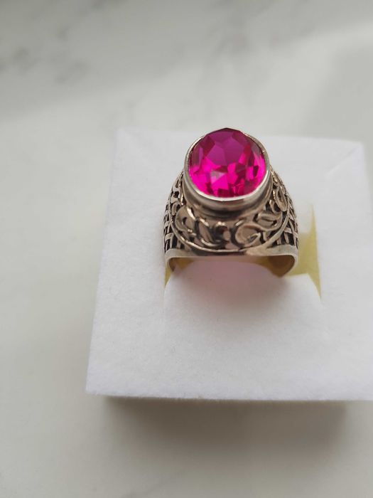 Stara Rosja kolos z rubinem