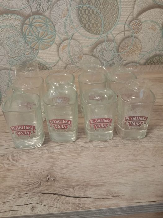 Стопки, рюмки для спиртного, водки.