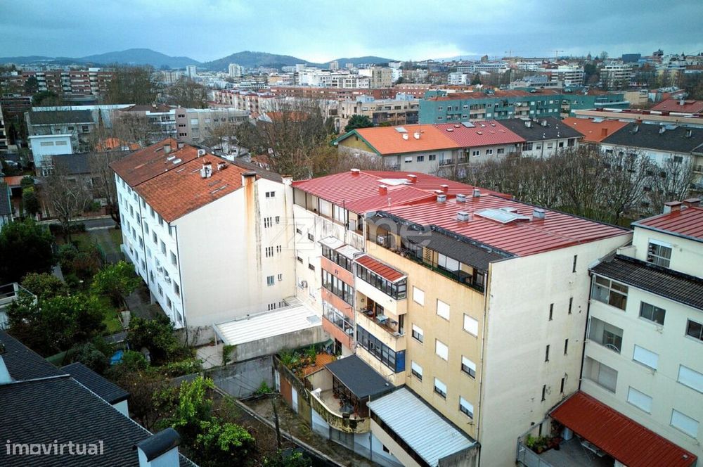 Apartamento T3 de cobertura, com terraço e garagem