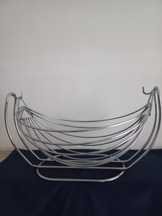 Chrome-plated fruit bowl. Impeccable442414937282990081