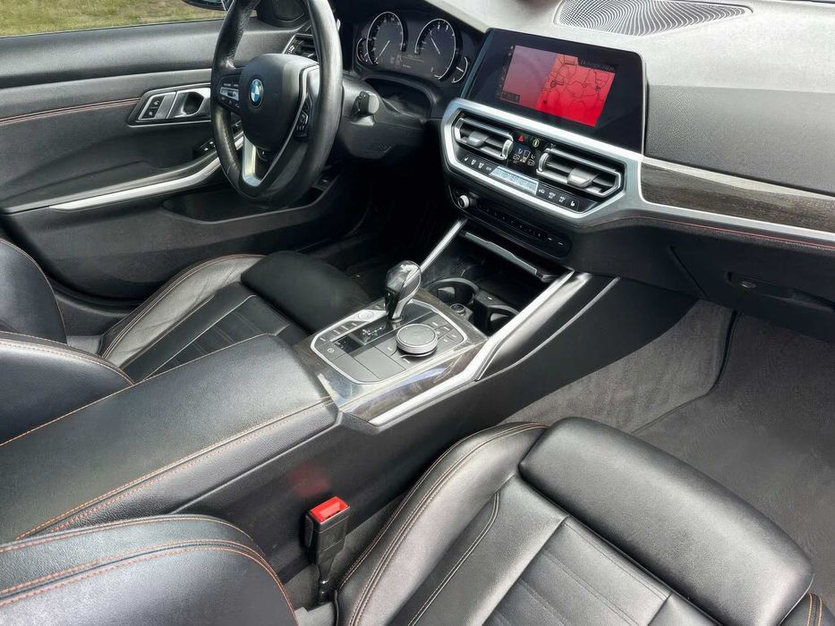 BMW 330Xi      2020