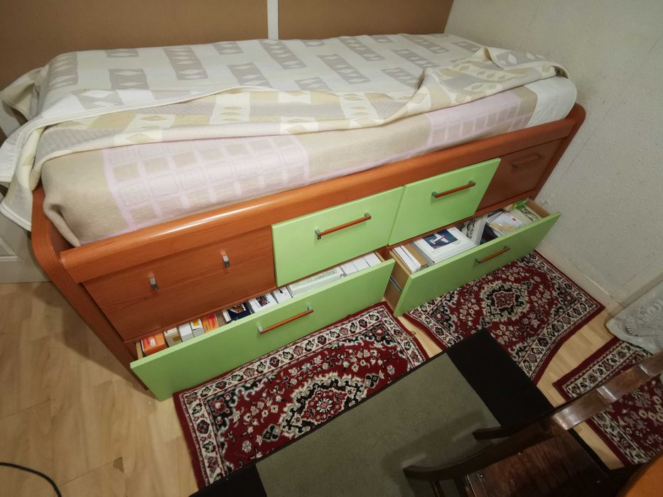 Cama de solteiro com gavetas de arrumação