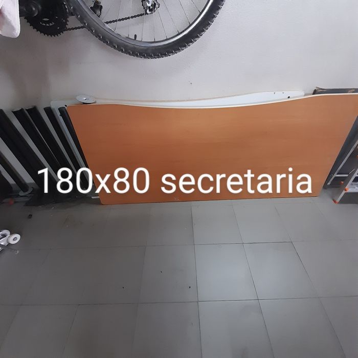 Secretaria madeira com 4 pés metalicos