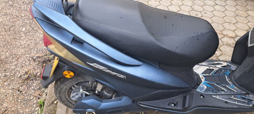 Scooter elétrica Sunra Hawk