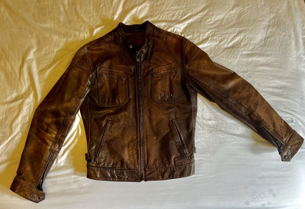 Casacos, camisolas e calças