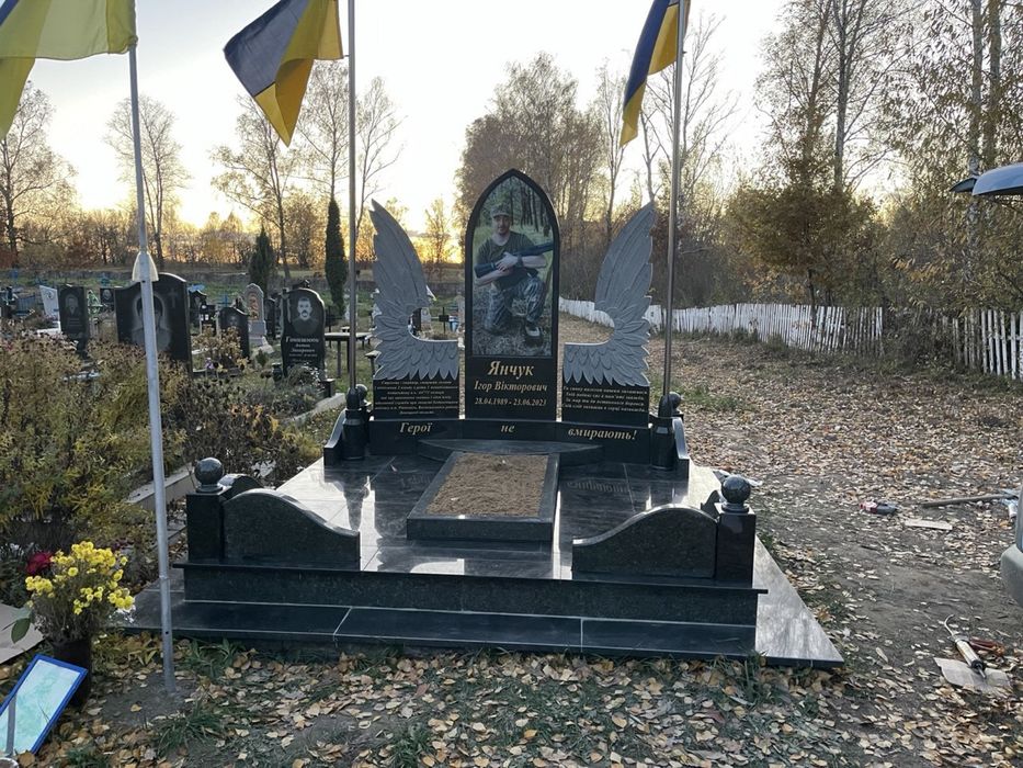 Виготовлення пам’ятників під ключ