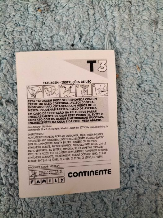 Tatuagens "Fome de Vencer" e "DC"