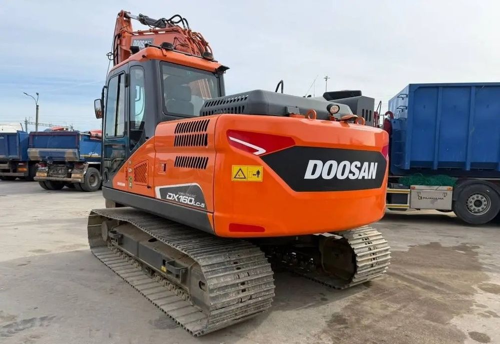 Гусеничний екскаватор Doosan DX160LC-5