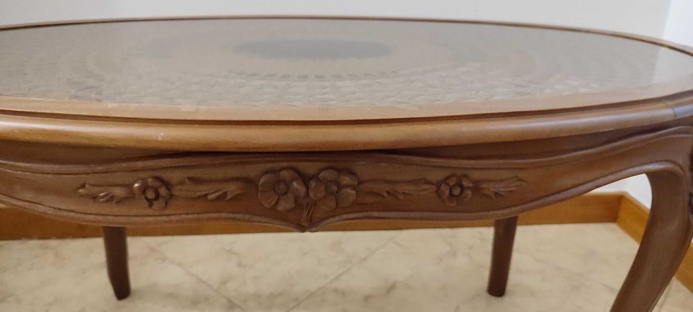 Mesa de centro oval decorativa