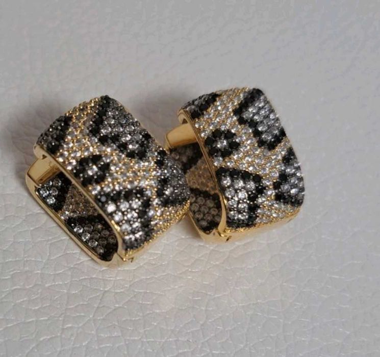 Продам серьги с камешками Swarovski питоны
