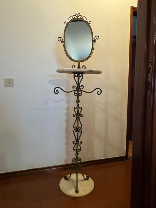 Toalheiro vintage com espelho