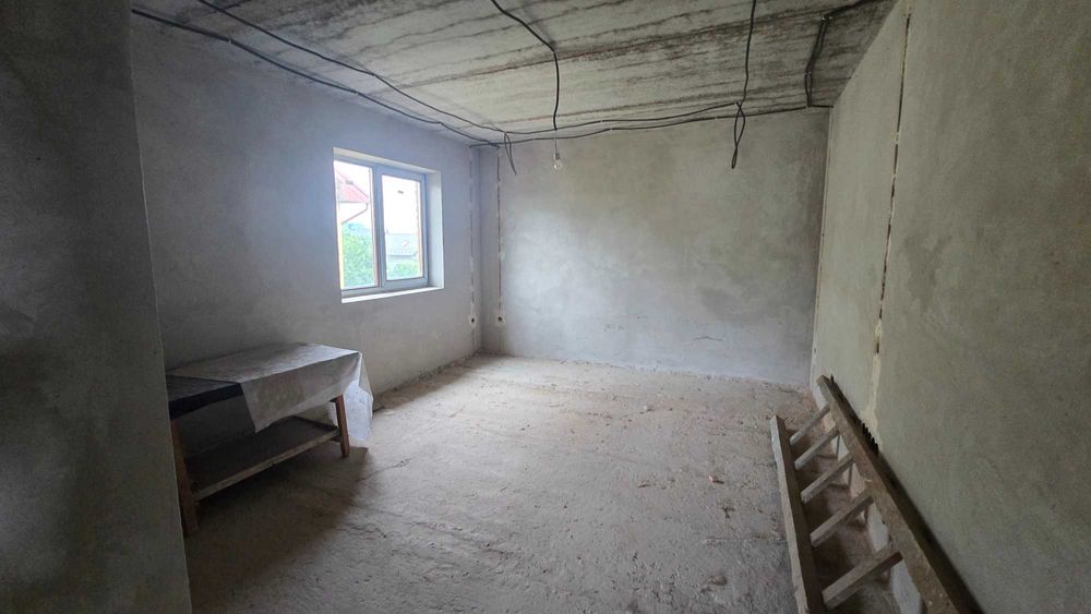 Продається добротний будинок у популярній серед покупців  локації