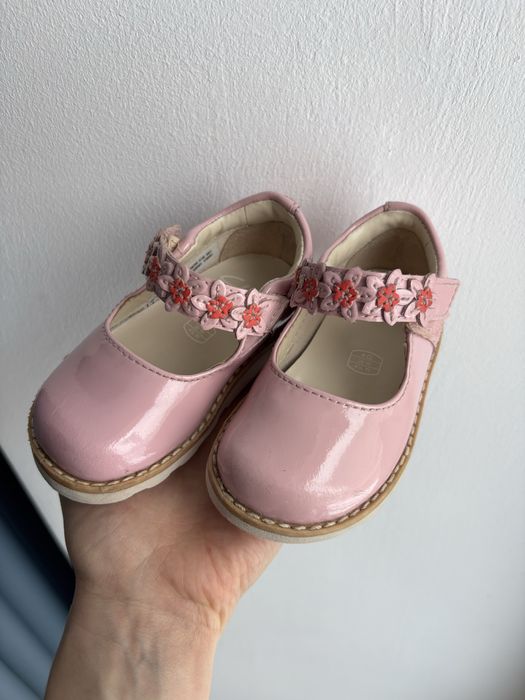 Туфлі на дівчинку, лаковані туфлі Clarks, 20-21 розмір