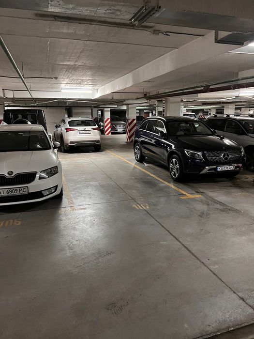 Продаж гарного власного паркувального місця Сонячна Брама