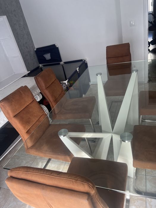 Conjunto de mesa e cadeiras
