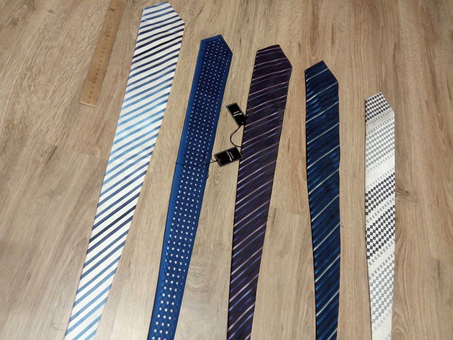 Краватки різні, ціна 29 грн. за всі 5 шт.