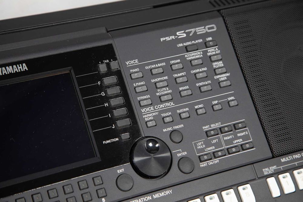 Yamaha PSR S750 - keyboard