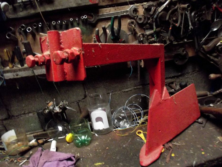 varias ferramentas e utensilios