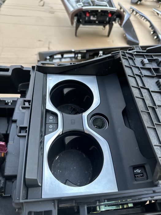 Підстаканник cup holder bmw g05 g06 g07