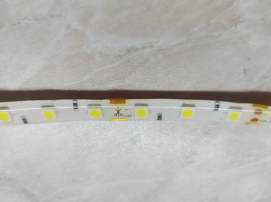 Лента светодиодная 12вольт на 3м скотче