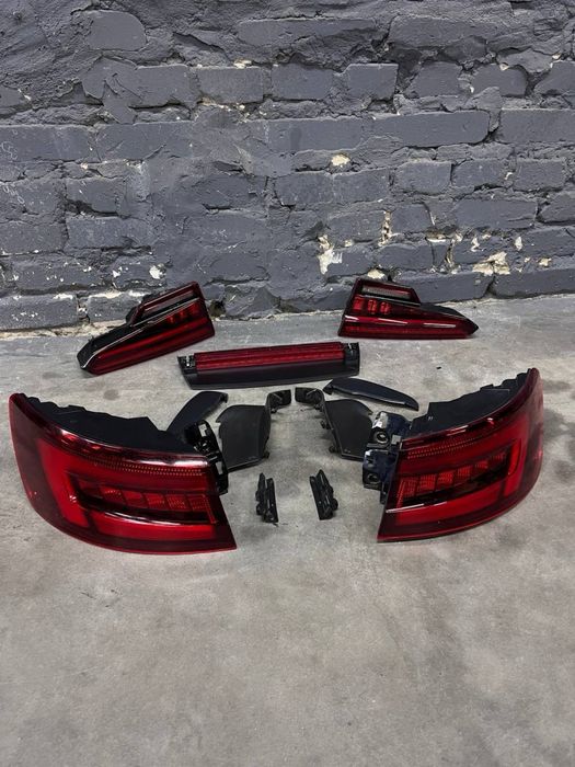 Ліхтарі задні / фонари / стори / кришка / дадатвовий Audi A4 B9 седан