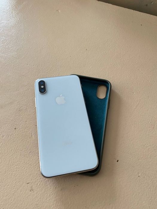 Продам  два айфони