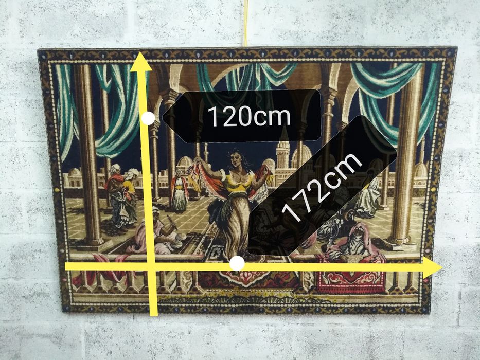 Precioso quadro clássico em veludo que representa cenas de "AS MIL E U