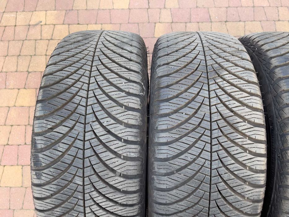 3537. Koła wielosezonowe Volvo V40 II 5x108 225/45/17 Goodyear 8.5mm