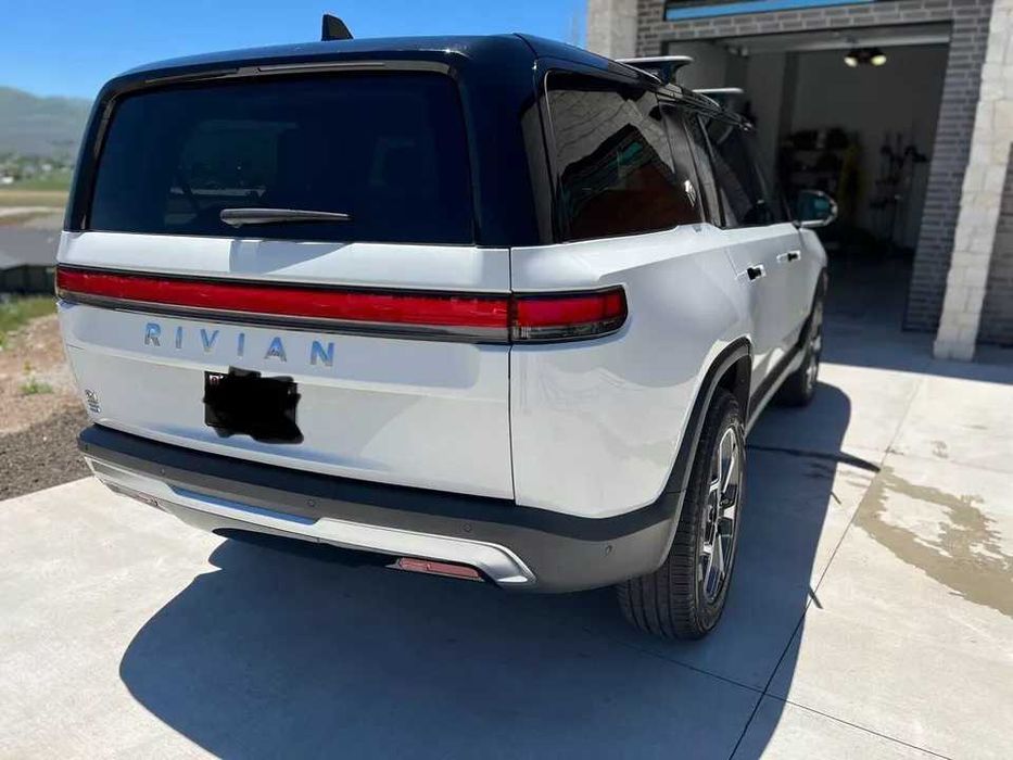 2023 Rivian R1S Adventure