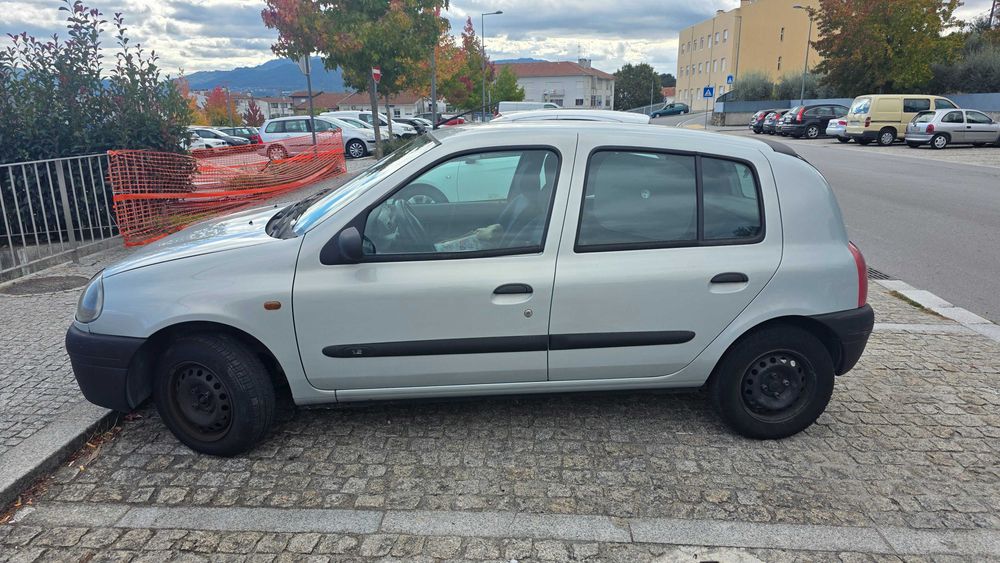 Renault Clio II cinzento