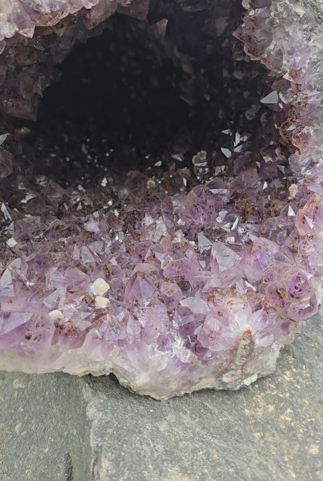 Geoda ametystu, naturalny minerał