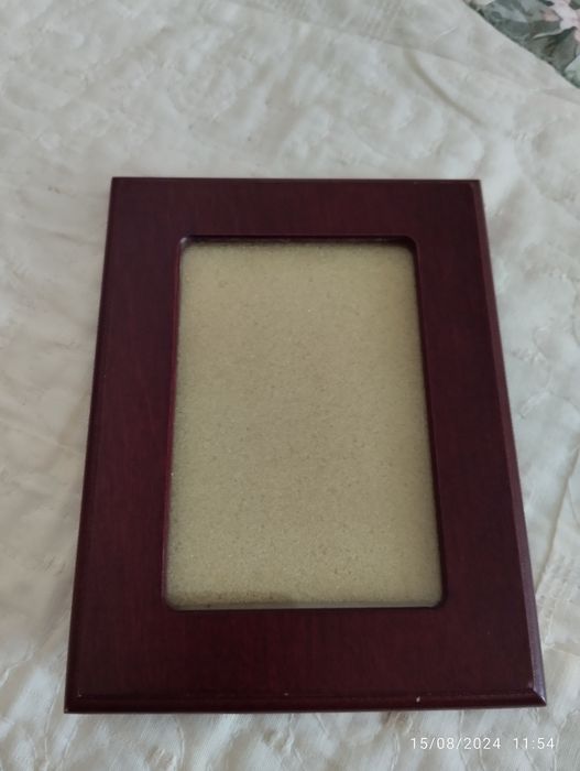 Продам деревянную рамку для фото