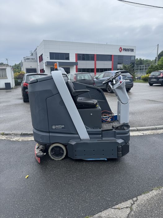 Szorowarka Nilfisk SC6000 860D z fotelem dla operatora w bdb stanie import Niemcy gotowa do pracy sprawna kompletna niski przebieg 1200 godzin