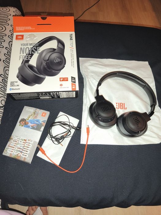 Fones JBL 770 completamente novos