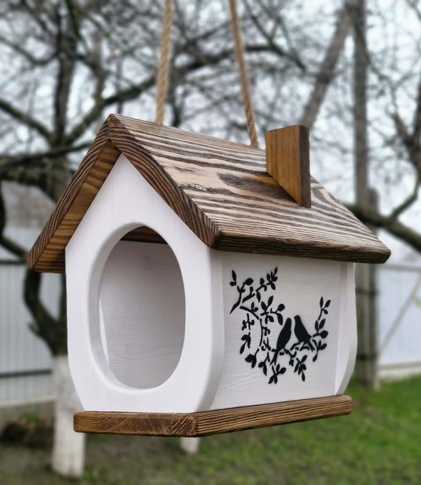 Дерев’яна годівничка для птахів ручної роботи