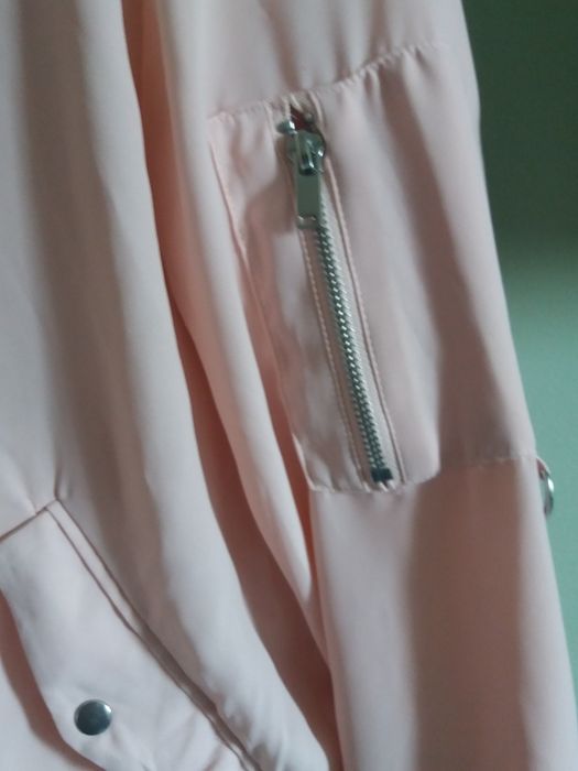 Pudrowa bomberka damska firmy Only