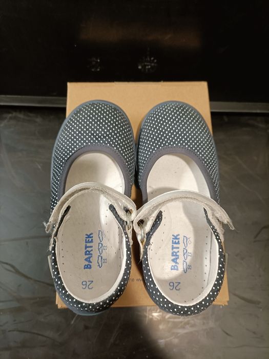 Buty dla dziewczynki na występ lub do szkoły, balerinki czołenka Barte