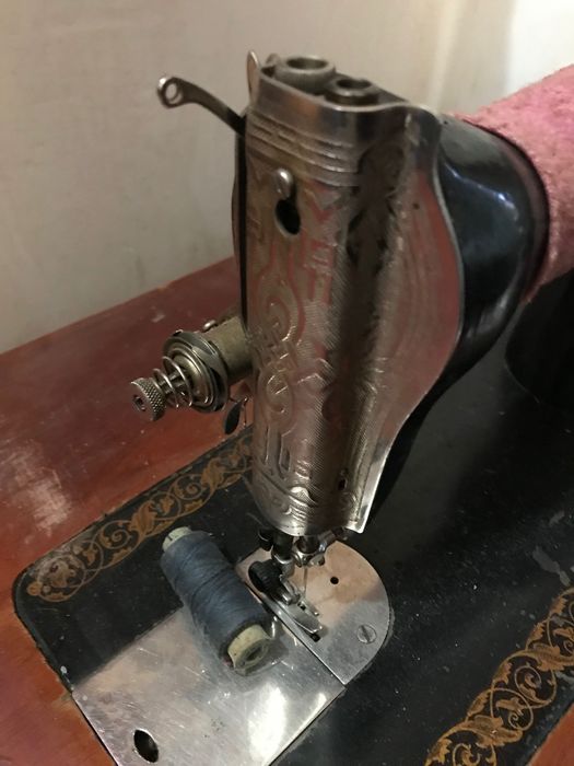 Продам швейну машинку