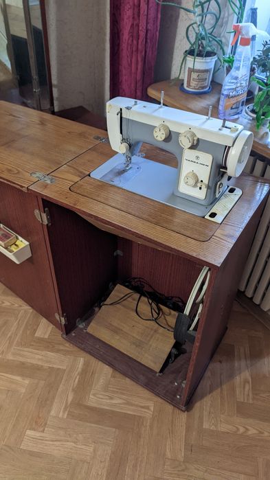 Продам швейну машинку Чайка