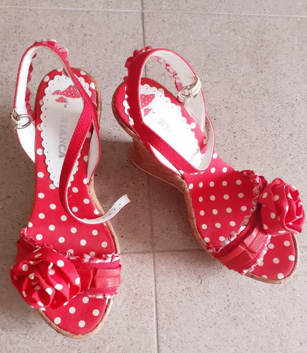 Sapatos em cunha tamanho 39