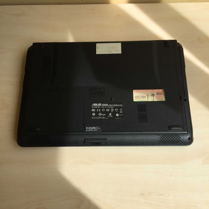 Ноутбук Asus K50AB / AMD X2 2.2GHz / 3GB / 250GB / ATI 4570 512Mb